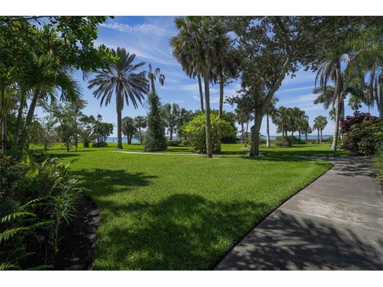 Single Family Home for sale at 4645 Ainsley Pl, Sarasota, FL 34234 - MLS Number is A4514309