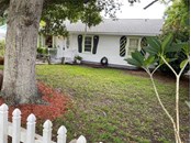 Single Family Home for sale at 440 S Lime Ave, Sarasota, FL 34237 - MLS Number is A4514383