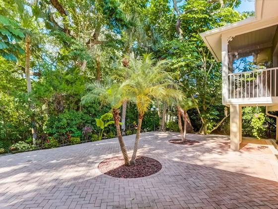Courtyard - Single Family Home for sale at 5227 Siesta Cove Dr, Sarasota, FL 34242 - MLS Number is A4519271