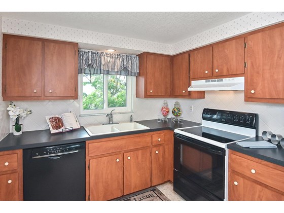 Kitchen - Single Family Home for sale at 19 Oakwood Dr N #19, Englewood, FL 34223 - MLS Number is N6118266